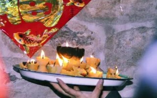 正月二十五填倉節(jié)從何而來，相傳是人們?yōu)榱思o念一個看守糧倉的官吏而設(shè)立