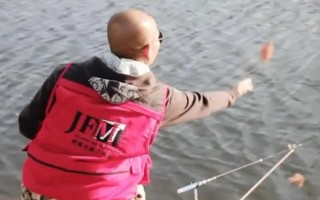 冬天打窩時(shí)間，最好在釣魚之前一兩個(gè)小時(shí)打窩
