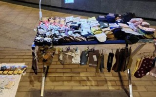 幾百元本錢(qián)擺地?cái)傎u(mài)什么，可選擇賣(mài)服裝鞋襪、賣(mài)水果等
