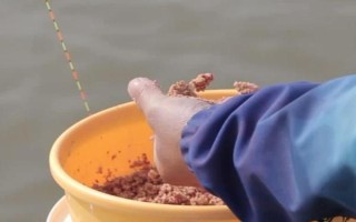 冬天打窩時(shí)間，最好在釣魚之前一兩個(gè)小時(shí)打窩