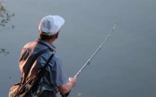 秋天用蚯蚓能不能釣到魚，可以釣到魚但要注意作釣時間
