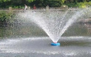 冬天開(kāi)增氧機(jī)要注意什么，為了避免水面結(jié)冰每天可開(kāi)機(jī)2次左右