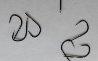 0.5號(hào)新關(guān)東鉤的尺寸，長(zhǎng)度約為11.2毫米、寬度約為5.1毫米