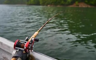 筏釣的最佳釣點，養(yǎng)殖網(wǎng)箱下面堪稱最佳釣點