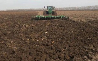 耙地的基本方法，常用順耙、橫耙和斜耙