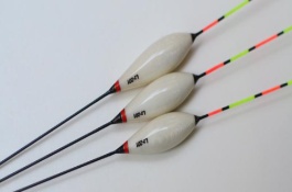 冬季釣鯽魚(yú)提前多久打窩，首先選擇流線型或者棗核型的漂