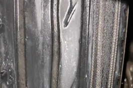 拖拉機(jī)田間作業(yè)要求，可能是長(zhǎng)期超負(fù)荷工作所致
