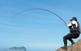 初春野釣鯽魚的技巧，打窩時窩料首選酒米
