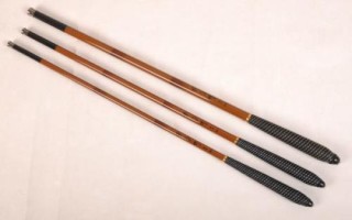 碳素魚竿導(dǎo)電后會(huì)不會(huì)受損，竿體一般不會(huì)受損但會(huì)傷人