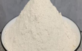 拉絲粉怎么制作以及要注意什么，對高筋面粉加水反復(fù)揉搓、曬干后打成細(xì)粉即可
