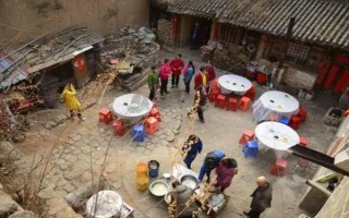 正月二十五填倉節(jié)從何而來，相傳是人們?yōu)榱思o念一個看守糧倉的官吏而設(shè)立